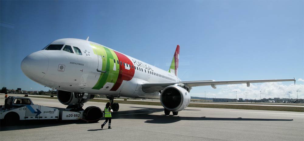 aeroplano TAP Portugal sulla pista di decollo