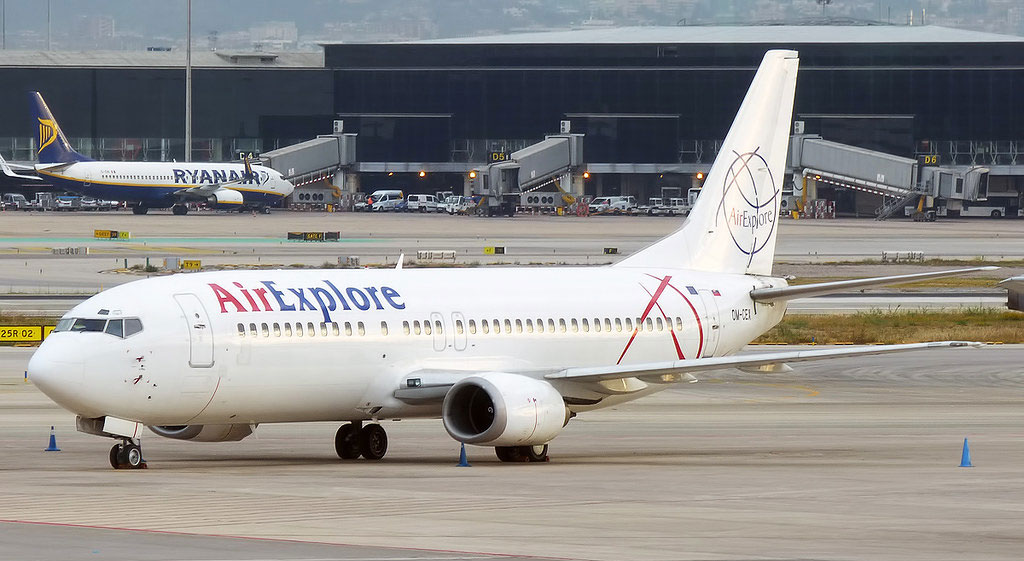 aeroplano airexplore sulla pista di atterraggio