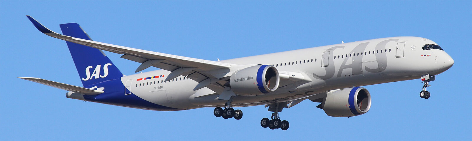 aereoplano SAS Scandinavian Airlines in decollo