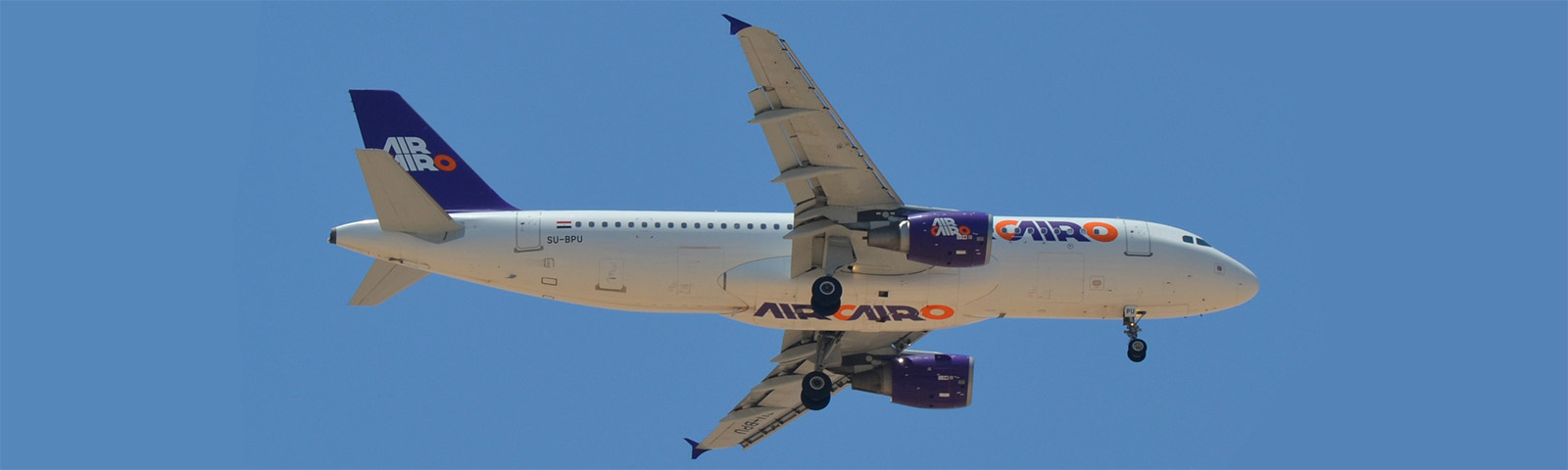 aereoplano air cairo in volo