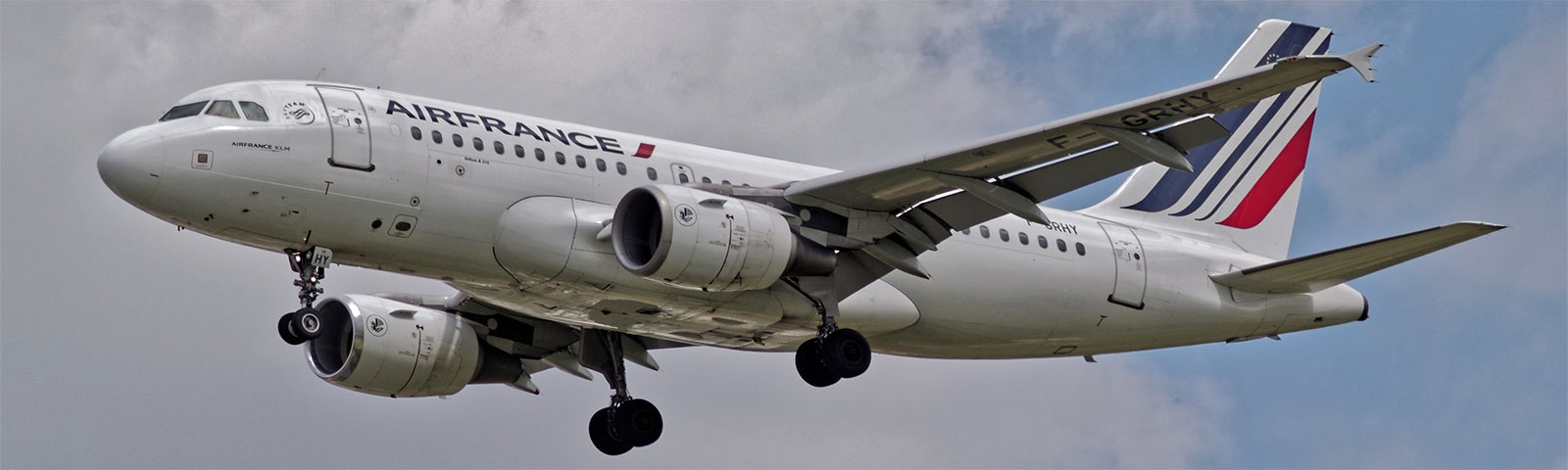 aeroplano in decollo della compagnia air france