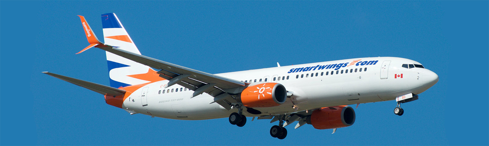 aeroplano in decollo della compagnia smartwings